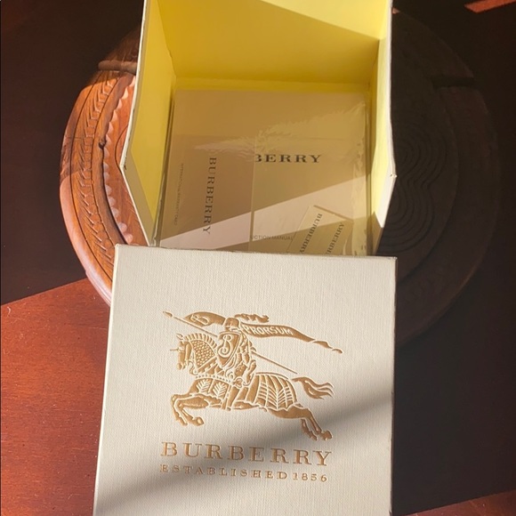 It is an 100% authentic Burberry watch. - Picture 3 of 9